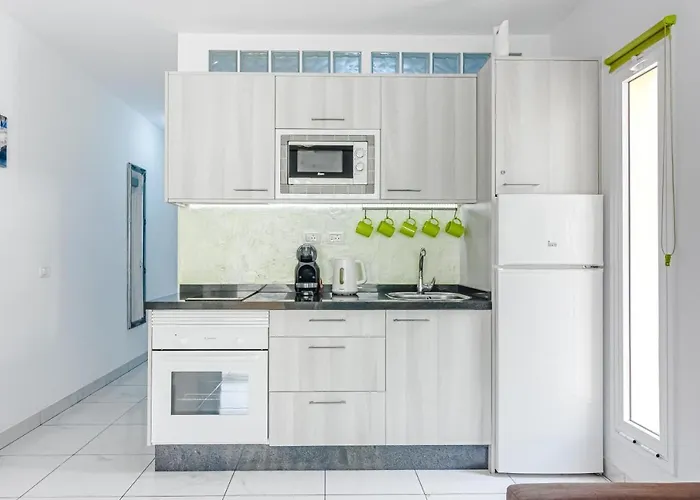 Mareverde, Americas * אדחה